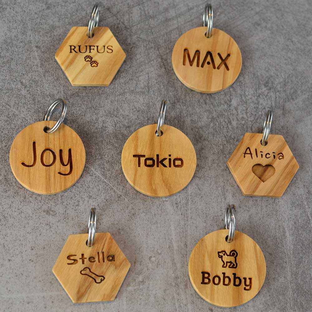 Smukt hundetegn i træ